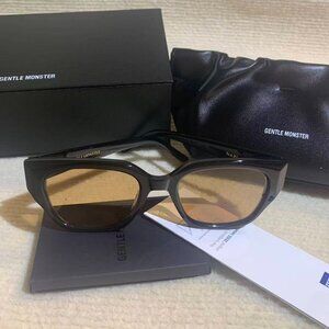 Gentle Monster NABI Shades – Trendy Black Frame & Brown Lenses